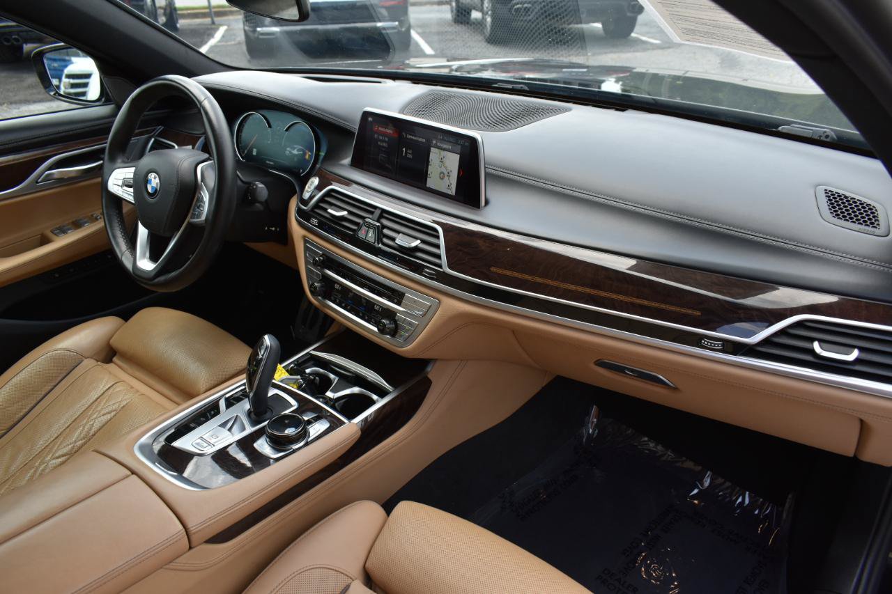 Used 2019 BMW 750i w/ Executive Package RWD image 13