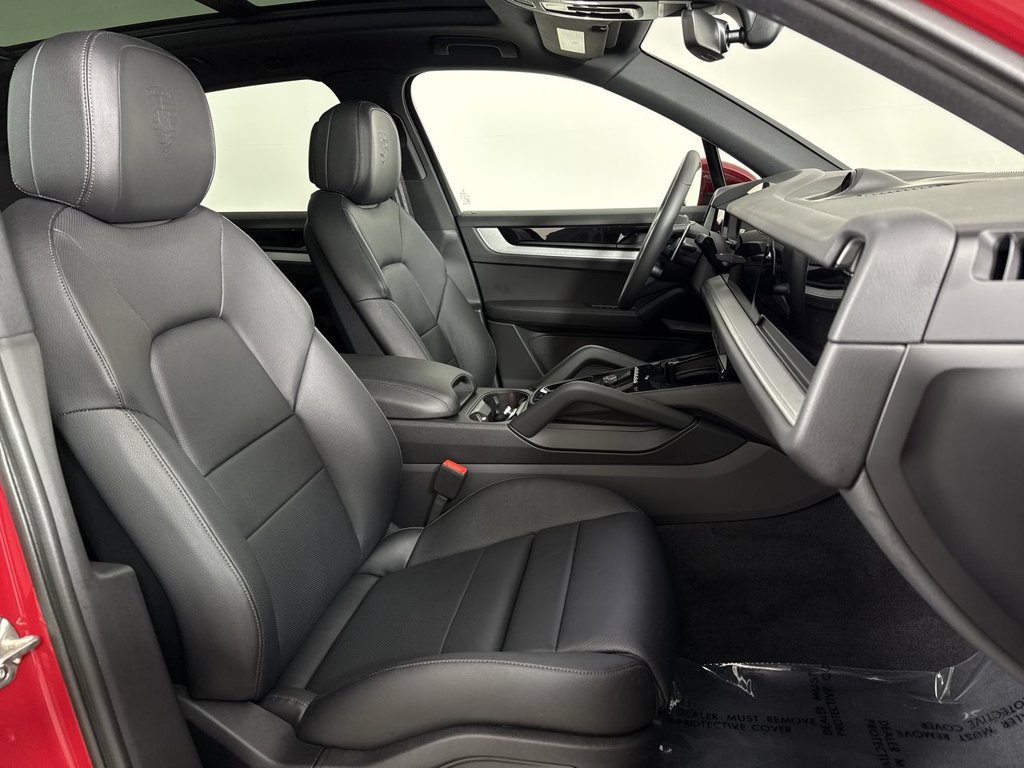 Certified 2025 Porsche Cayenne AWD/4WD image 24