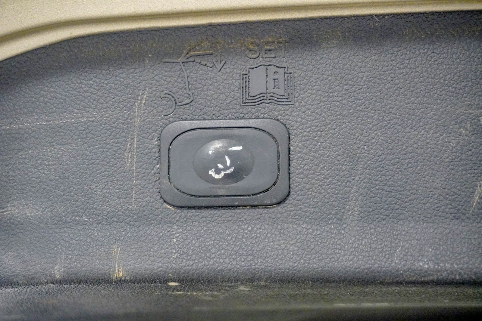 Used 2017 Ford Escape Titanium image 10