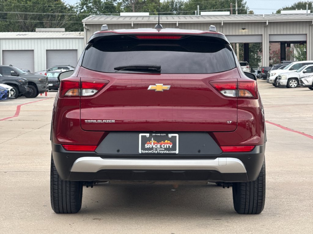 Used 2025 Chevrolet TrailBlazer LT w/ LT Cold Weather Package FWD image 5