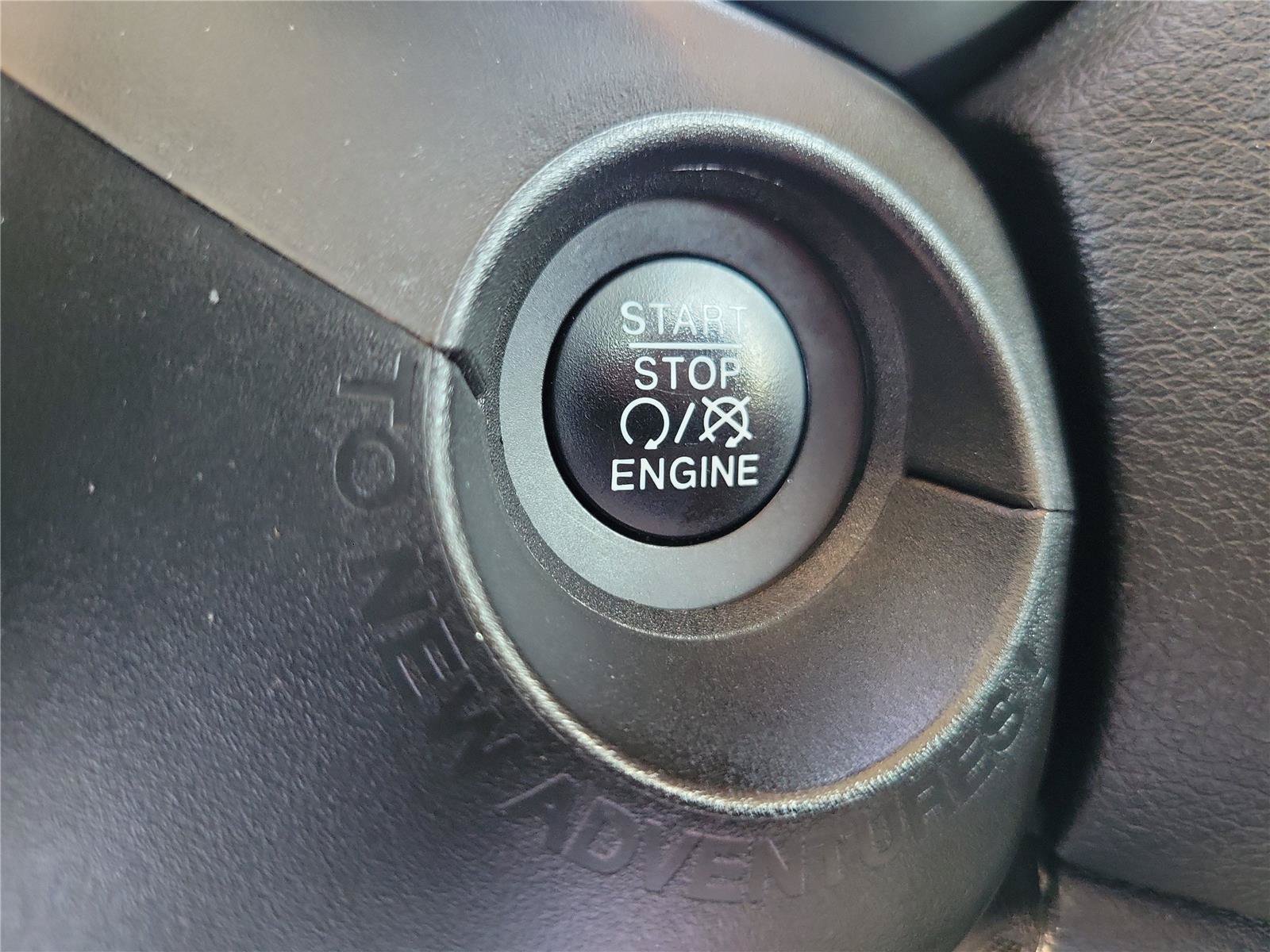 Used 2022 Jeep Renegade Latitude w/ Convenience Group AWD/4WD image 29