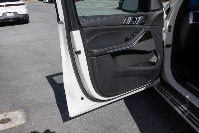 Used 2024 BMW X5 xDrive50e image 10