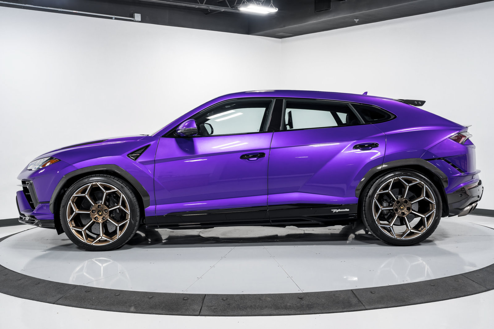 Used 2023 Lamborghini Urus Performante AWD/4WD image 6