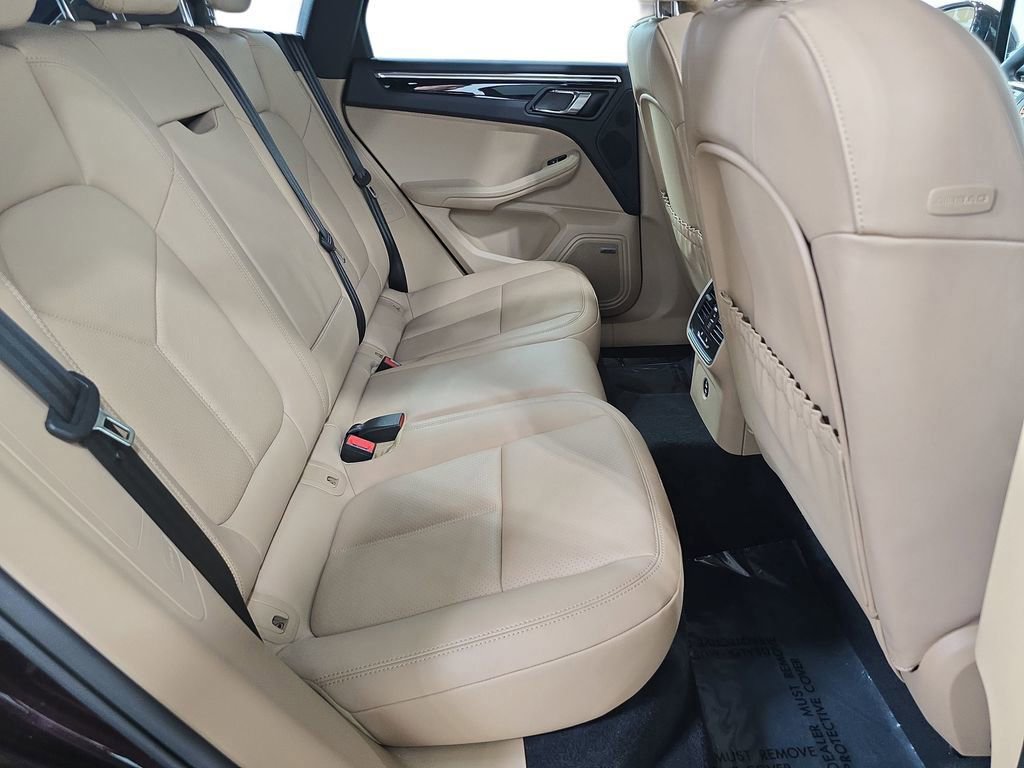 Certified 2025 Porsche Macan AWD/4WD image 26