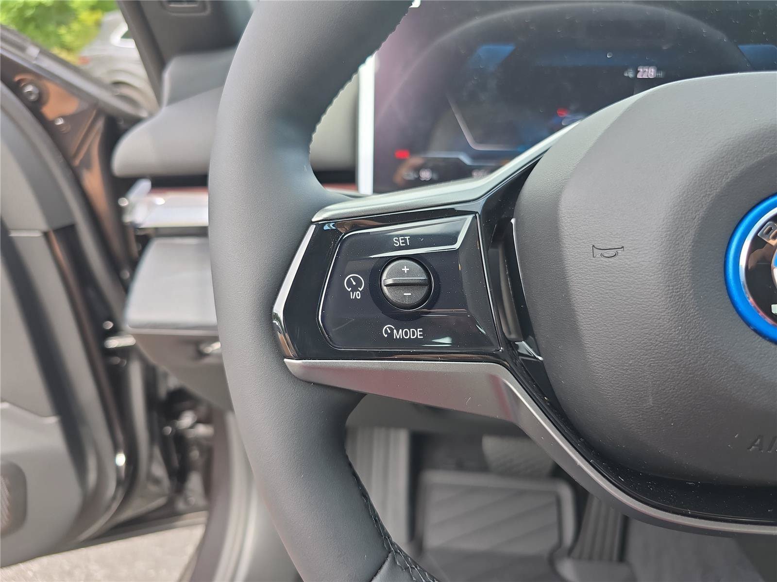New 2027 BMW i5 xDrive40 AWD/4WD image 32