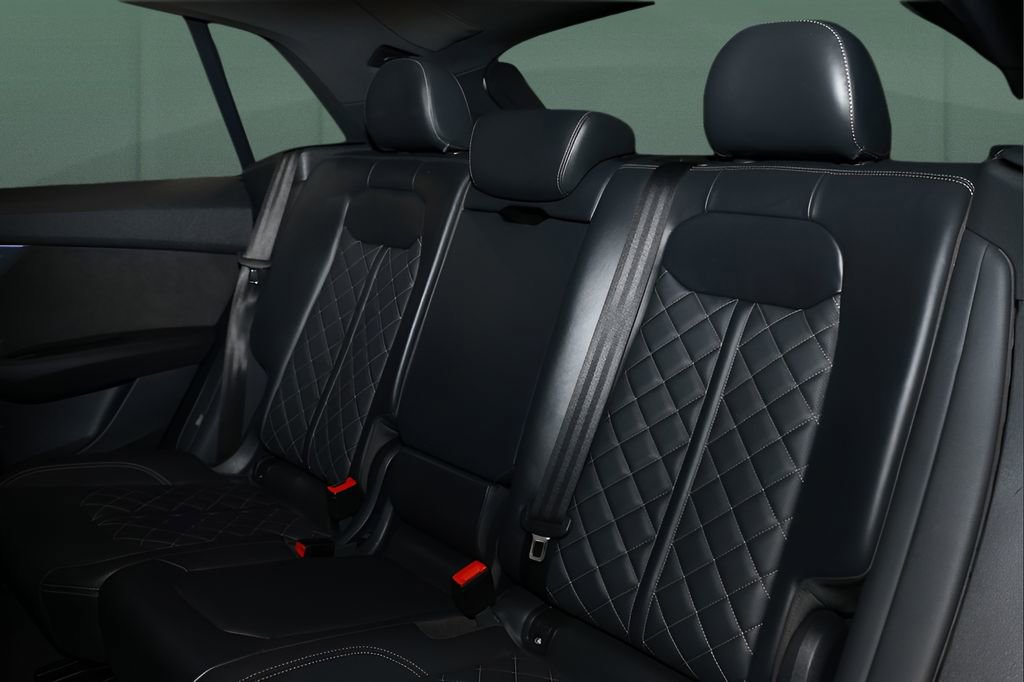 Used 2021 Audi SQ8 Premium Plus w/ SQ8 Black Optic Package image 13