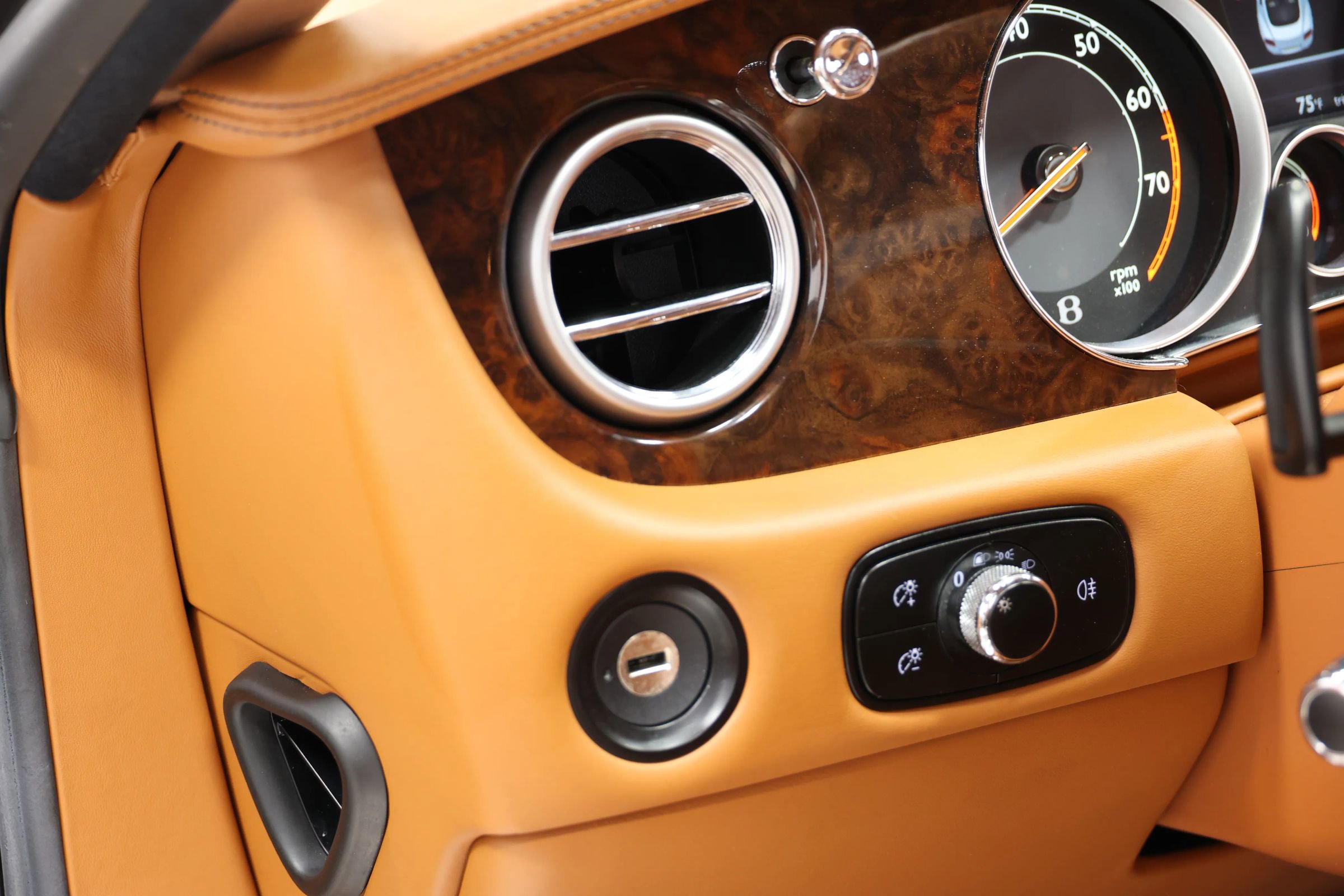 Used 2015 Bentley Continental GT AWD/4WD image 25