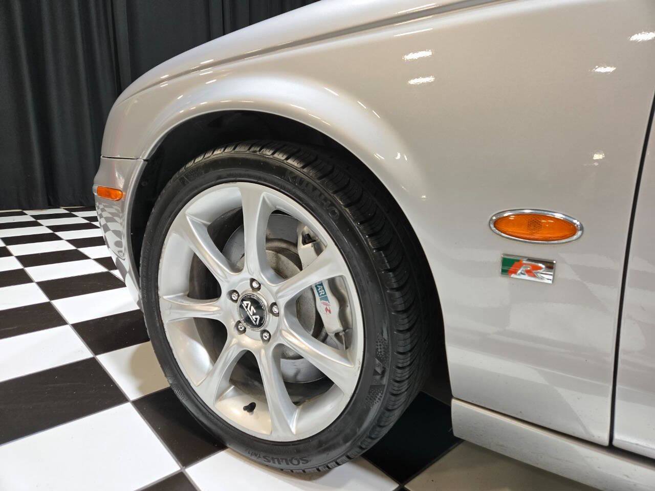 Used 2005 Jaguar S-TYPE R RWD image 12