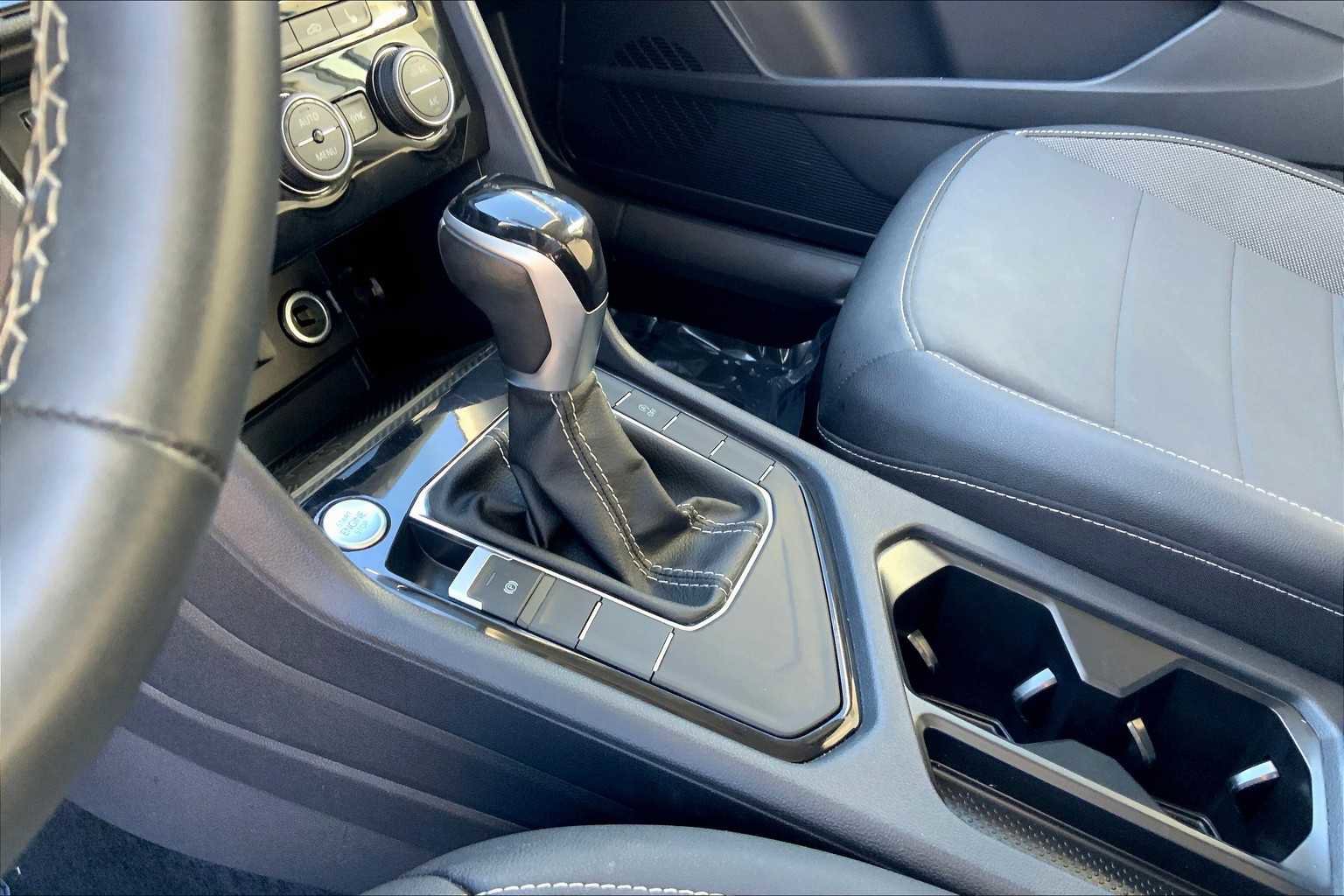 Used 2024 Volkswagen Taos SE image 15