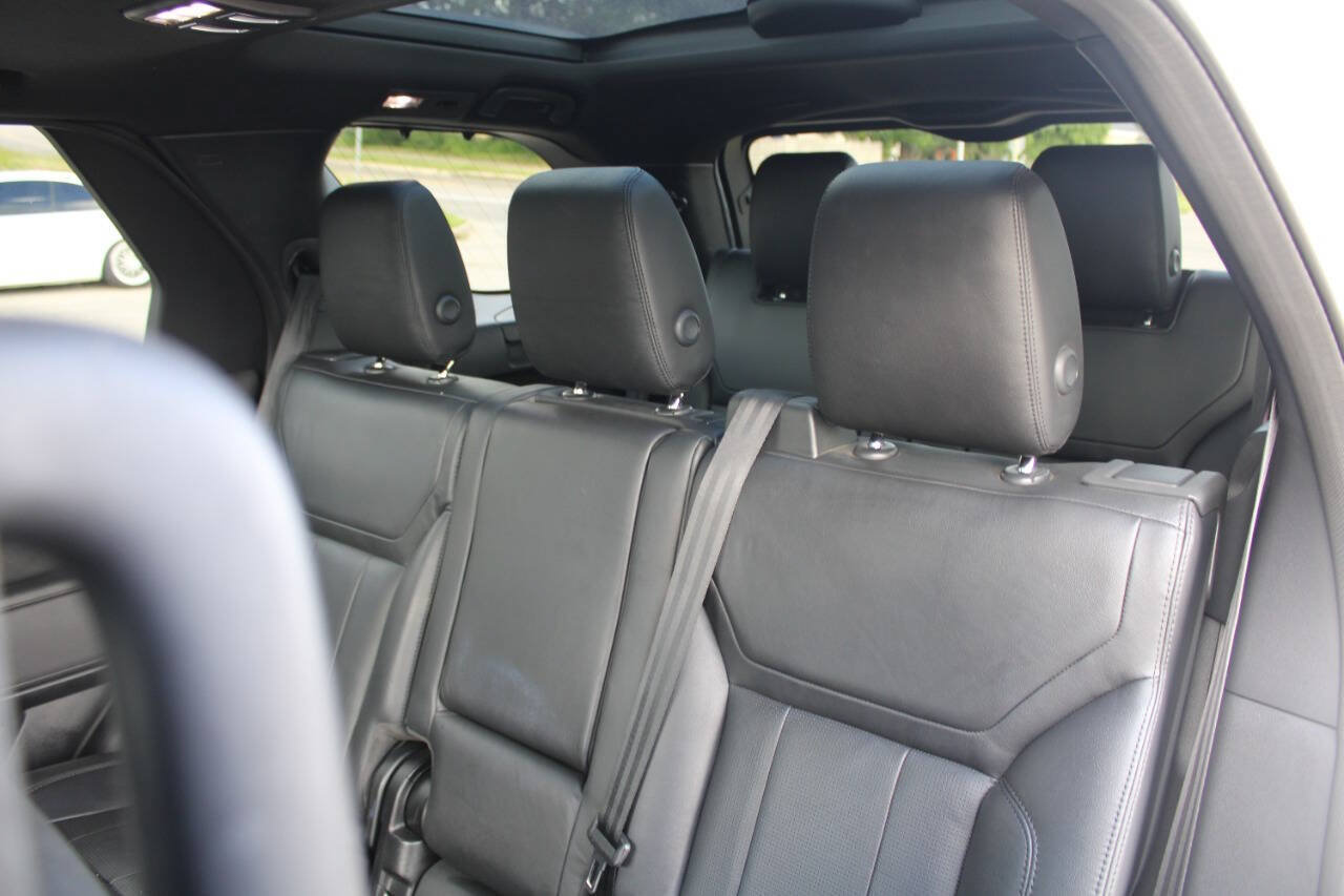 Used 2019 Land Rover Discovery SE AWD/4WD image 18