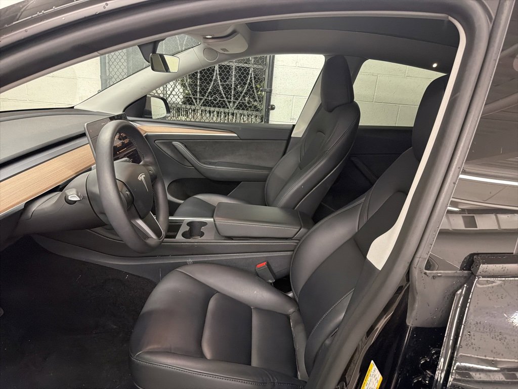 Used 2025 Tesla Model Y Long Range image 8