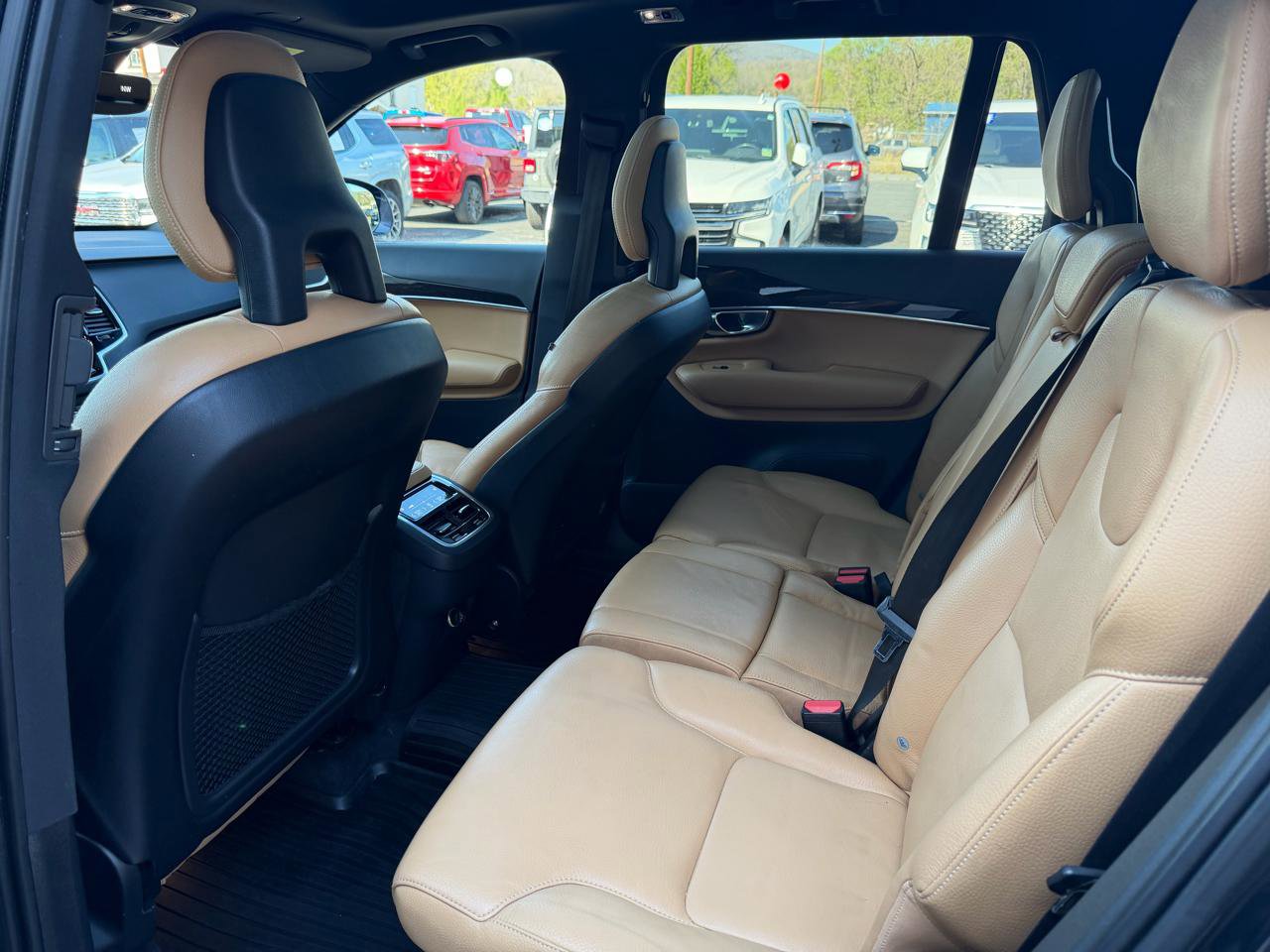 Used 2017 Volvo XC90 T6 Momentum w/ Vision Package image 18