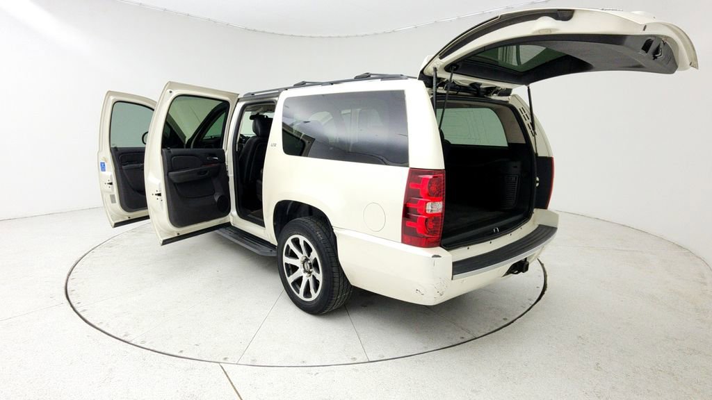 Used 2013 Chevrolet Suburban LTZ image 12