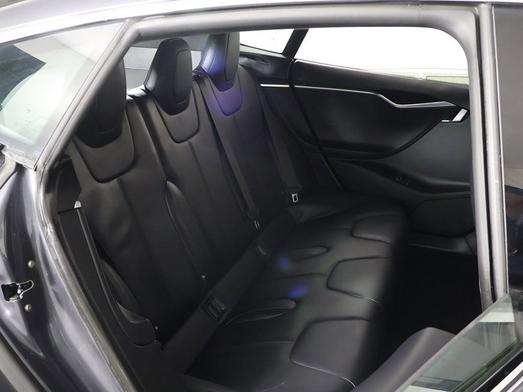 Used 2015 Tesla Model S 85D image 32