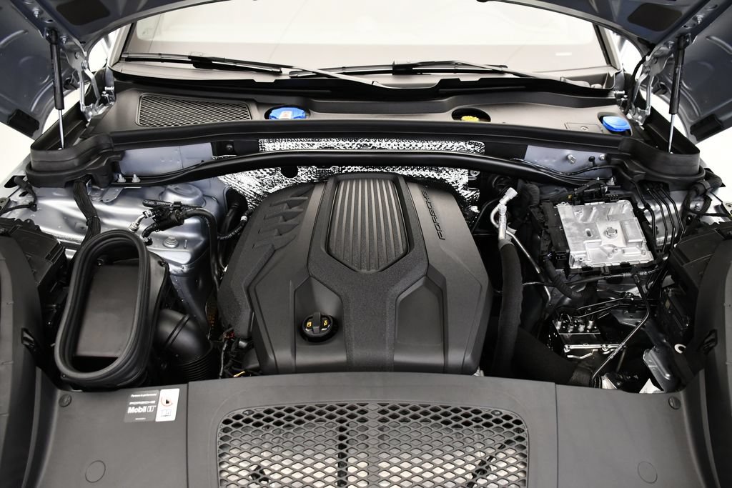 Certified 2026 Porsche Macan AWD/4WD image 12