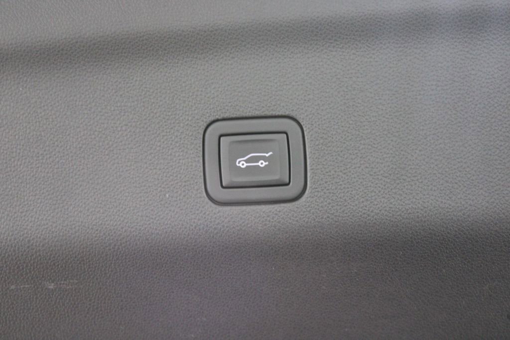 Used 2024 Chevrolet Tahoe Premier image 18