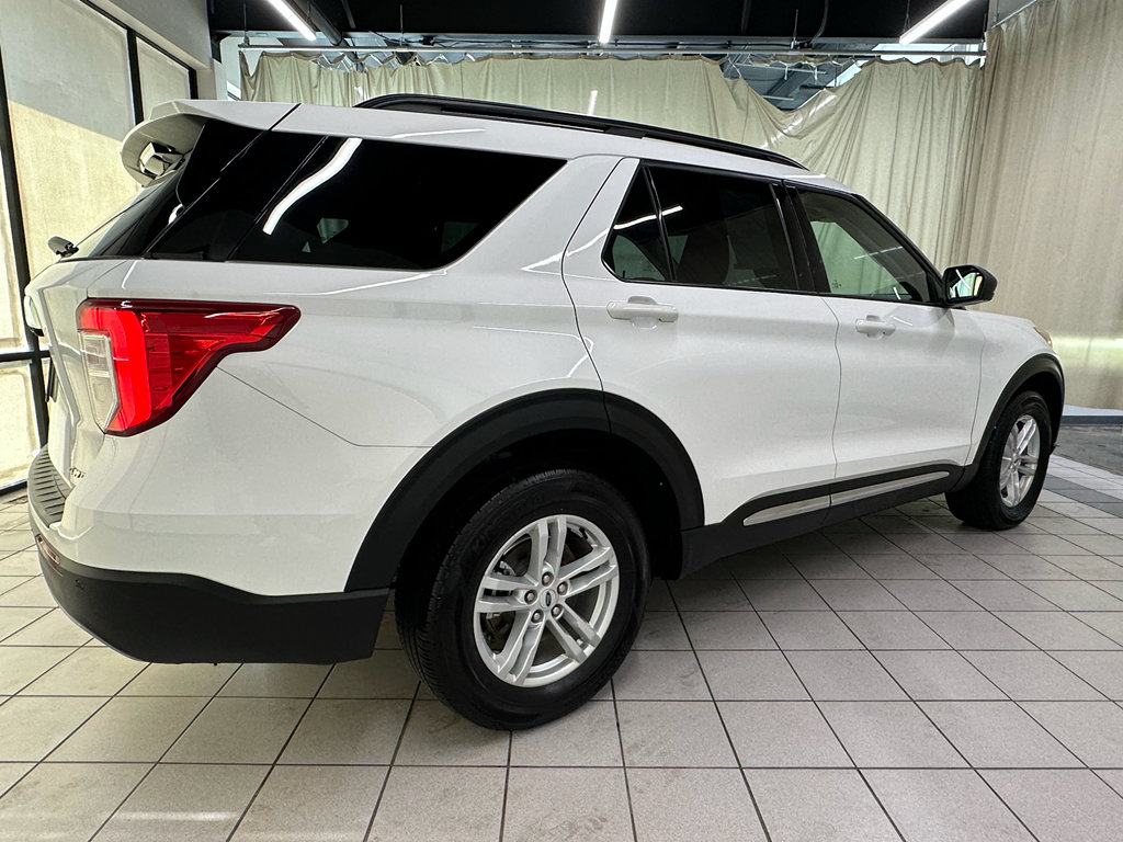 Used 2022 Ford Explorer XLT w/ Equipment Group 202A AWD/4WD image 3
