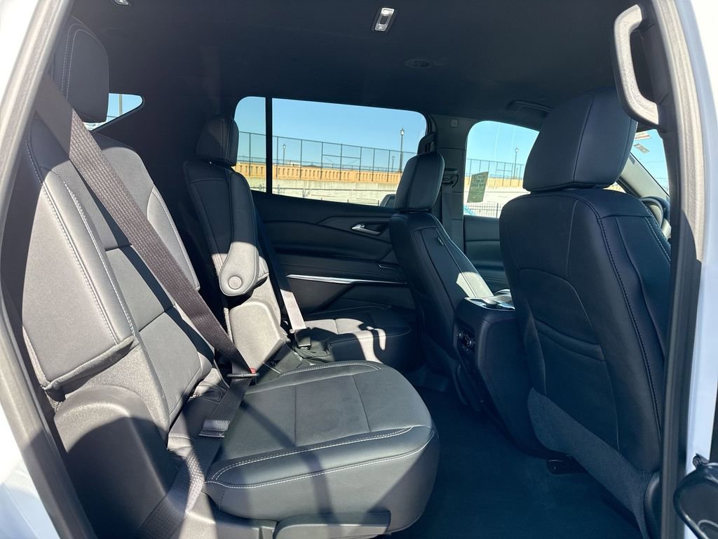Used 2025 Chevrolet Traverse LT AWD/4WD image 27