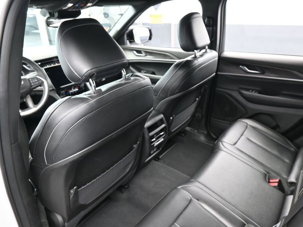 Used 2024 Jeep Grand Cherokee Limited RWD image 39