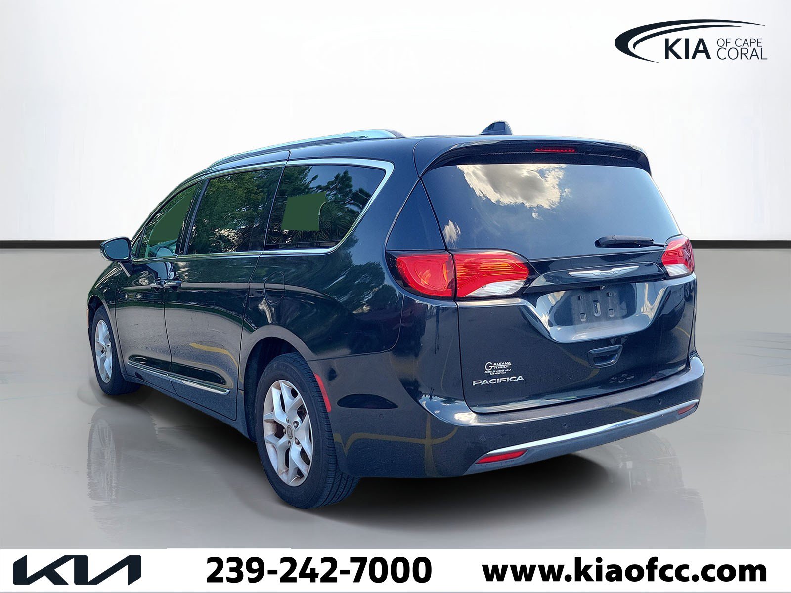 Used 2017 Chrysler Pacifica Touring-L Plus w/ Advanced Safetytec Group FWD image 4