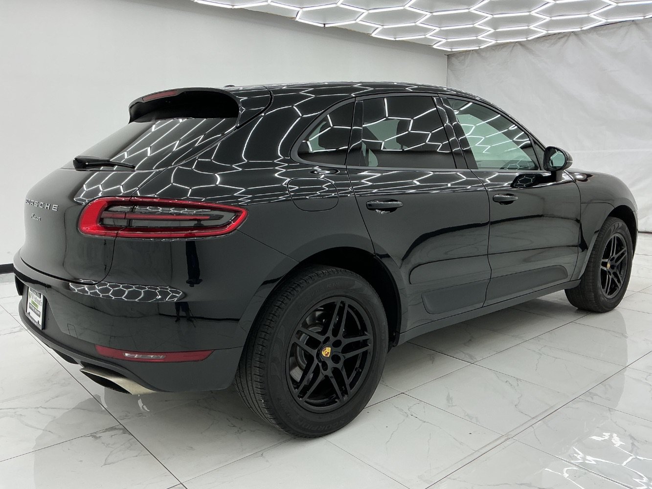 Used 2018 Porsche Macan AWD/4WD image 11