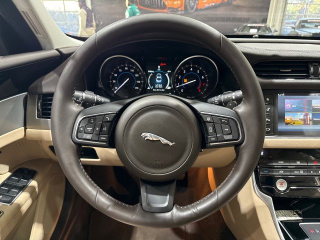 Used 2017 Jaguar XF Prestige RWD image 22