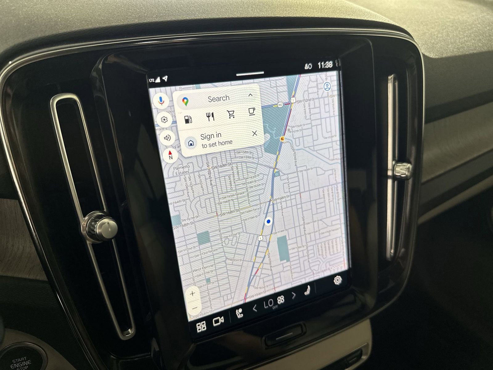 Used 2023 Volvo XC40 B5 Plus w/ Protection Package Premier image 18