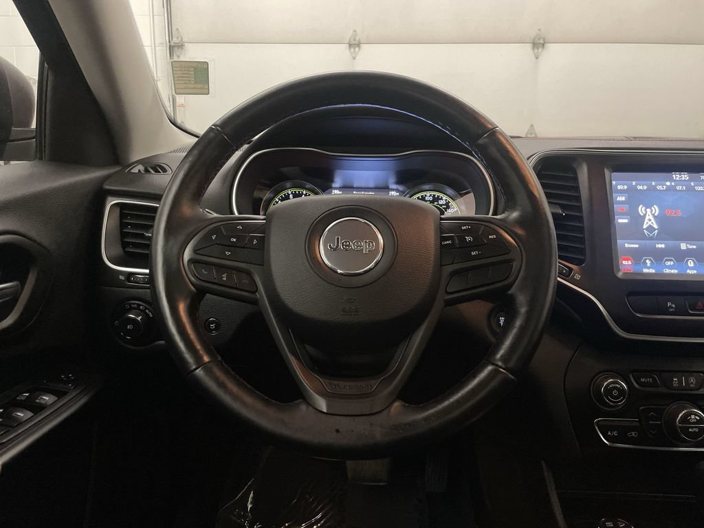 Used 2019 Jeep Cherokee Trailhawk w/ Comfort & Convenience Group AWD/4WD image 5