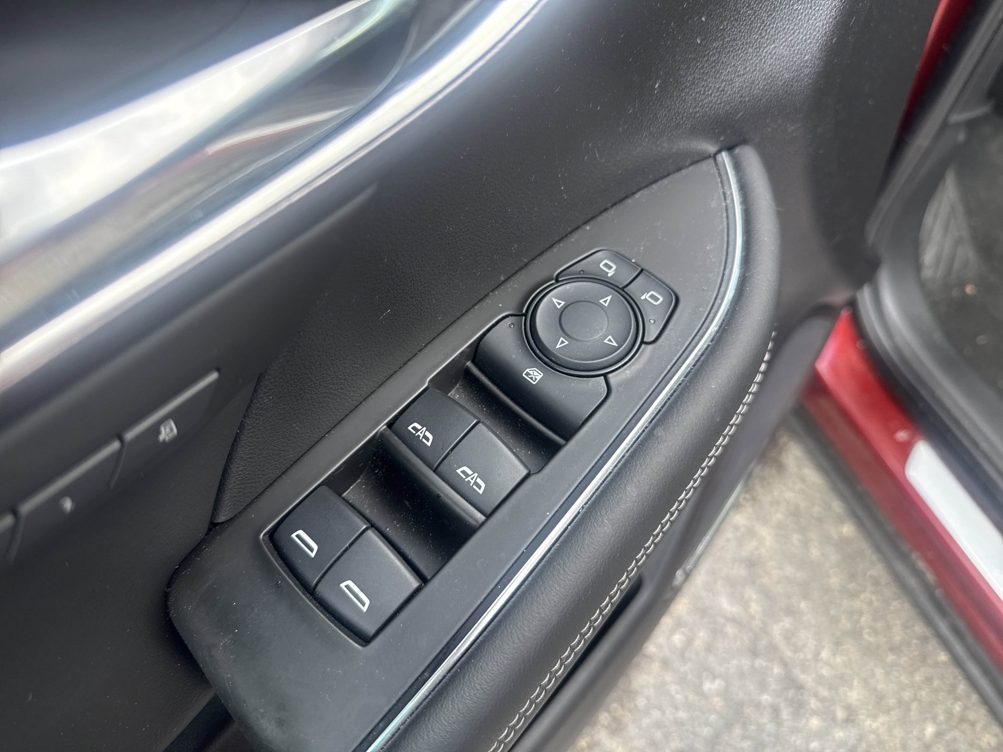 Used 2023 Buick Envision Avenir AWD/4WD image 5