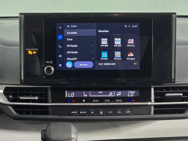 Used 2025 Toyota Sienna LE FWD image 25