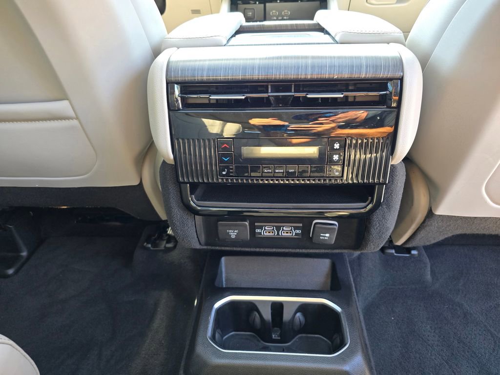 Used 2023 Jeep Wagoneer L Series III w/ Premium Group I AWD/4WD image 38