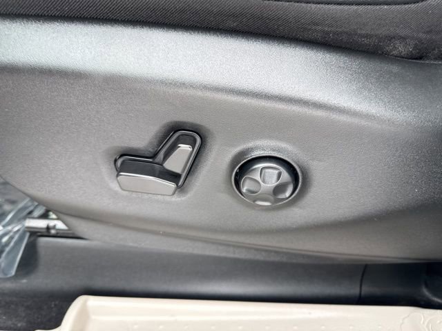 Used 2024 Chrysler Pacifica Touring-L image 14