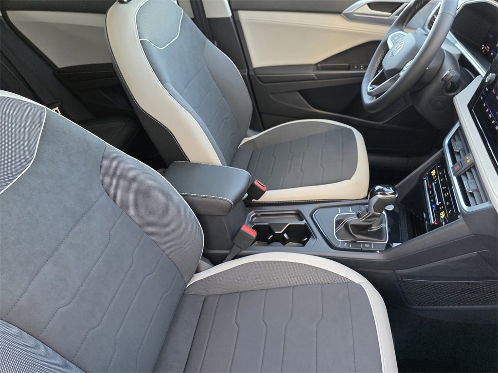 New 2026 Volkswagen Taos SE image 10