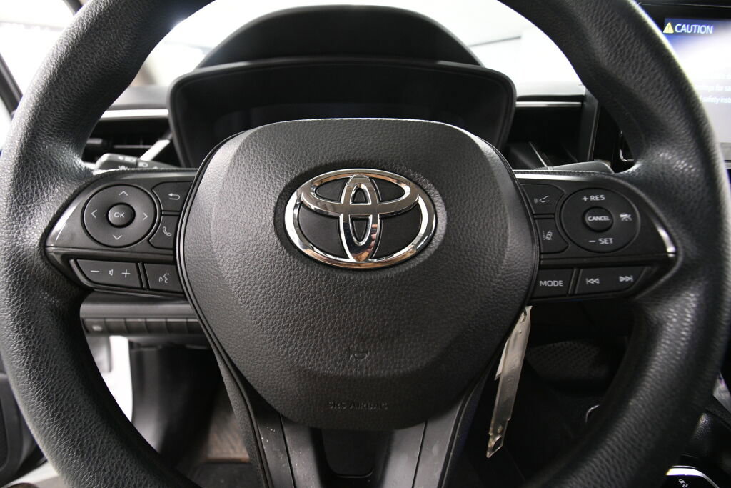 Used 2022 Toyota Corolla LE image 19