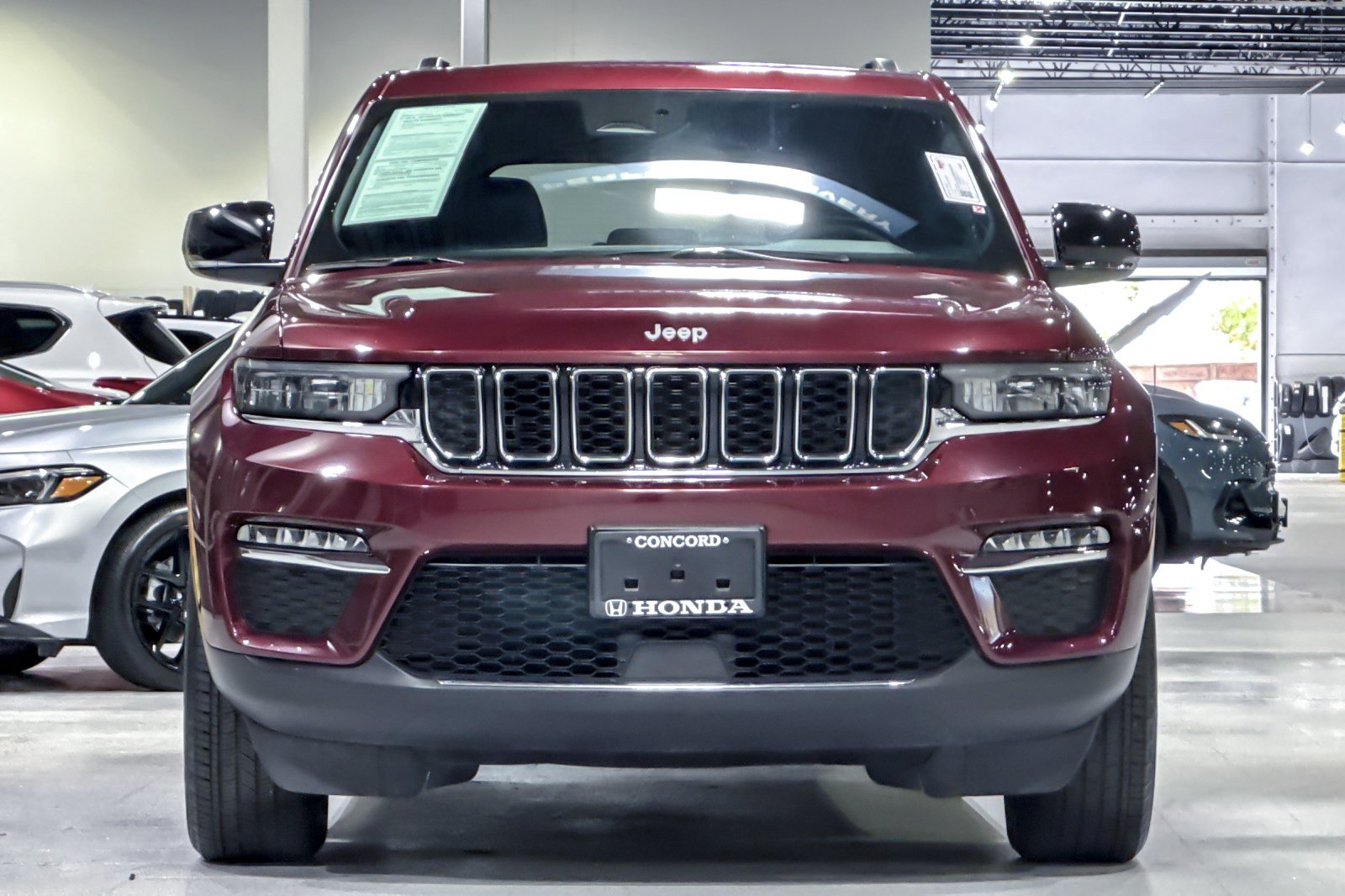 Used 2024 Jeep Grand Cherokee Limited AWD/4WD image 6