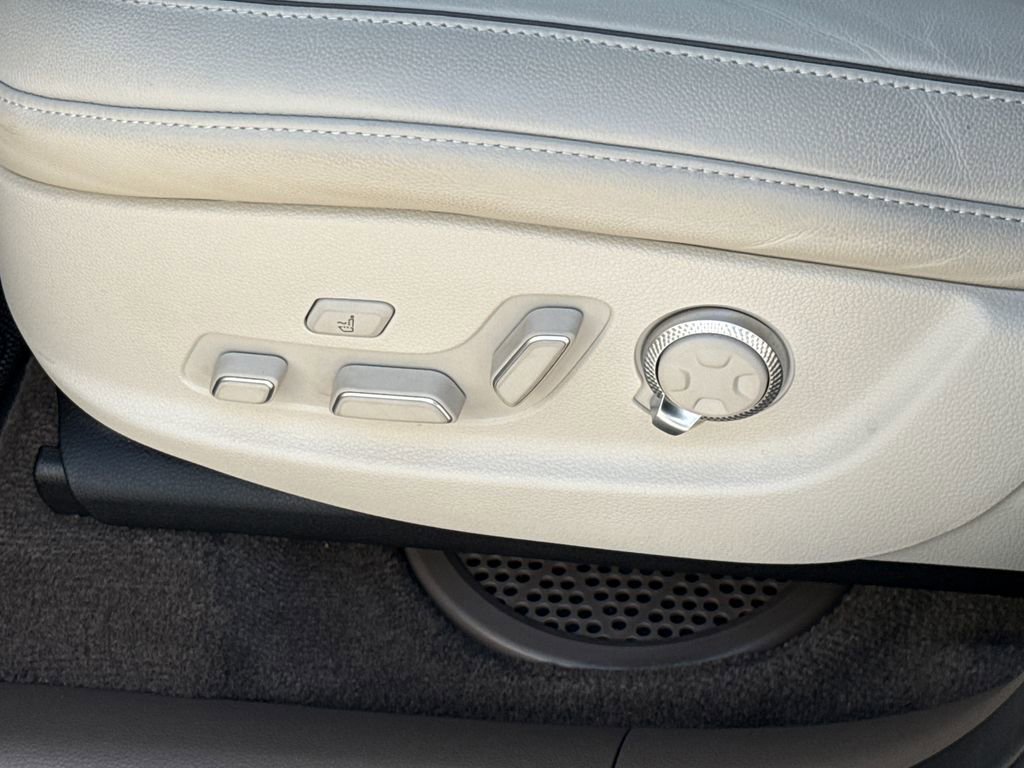 Used 2024 Genesis GV80 2.5T w/ Prestige Package image 26