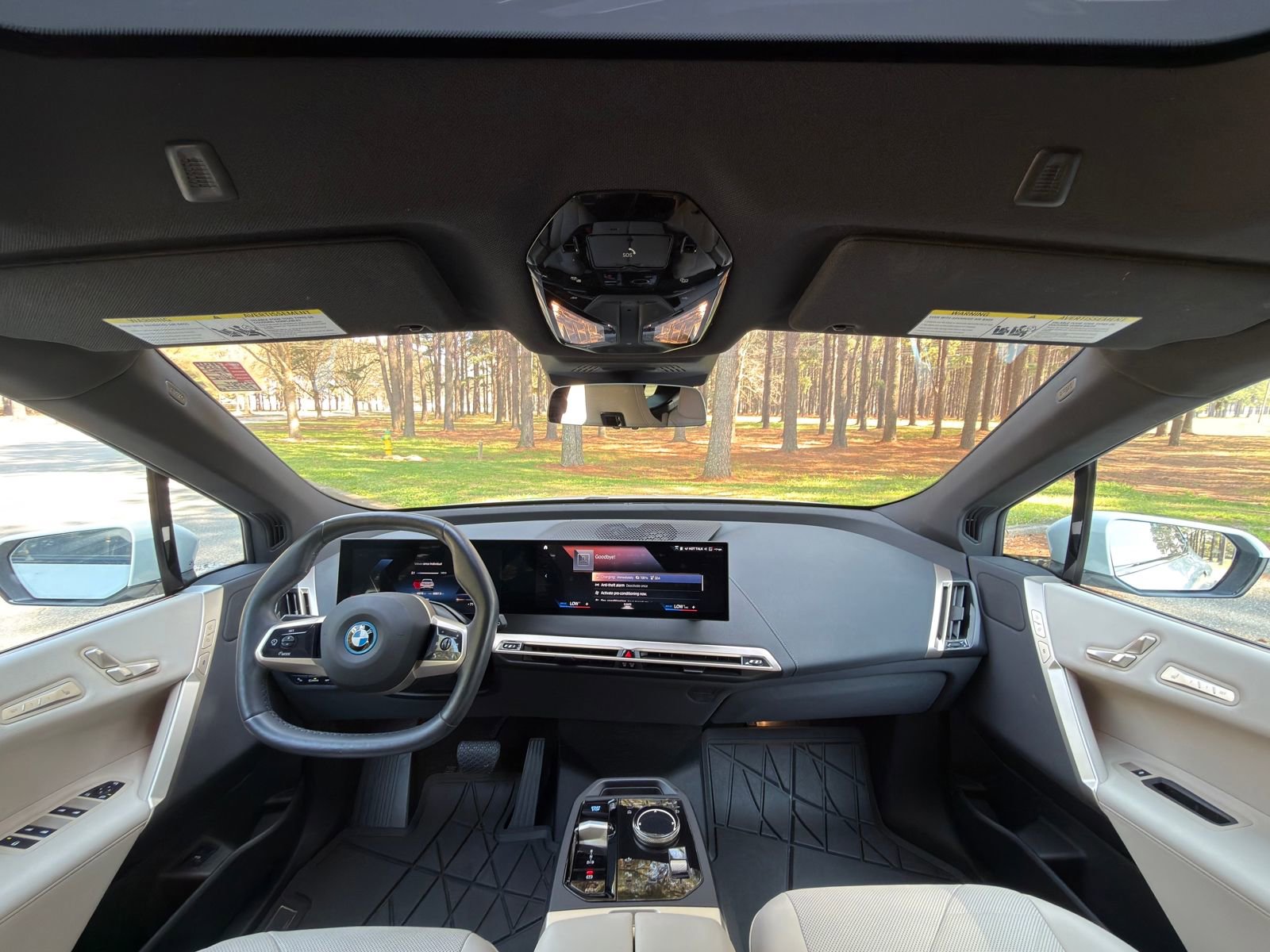 Used 2023 BMW iX xDrive50 w/ Sport Package image 2