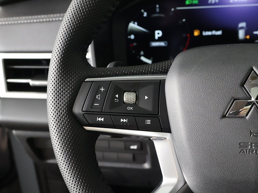 New 2025 Mitsubishi Outlander SE image 45