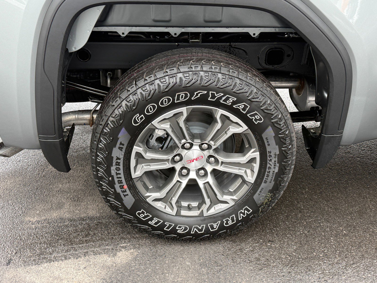 New 2026 GMC Sierra 1500 SLE w/ Max Trailering Package AWD/4WD image 11