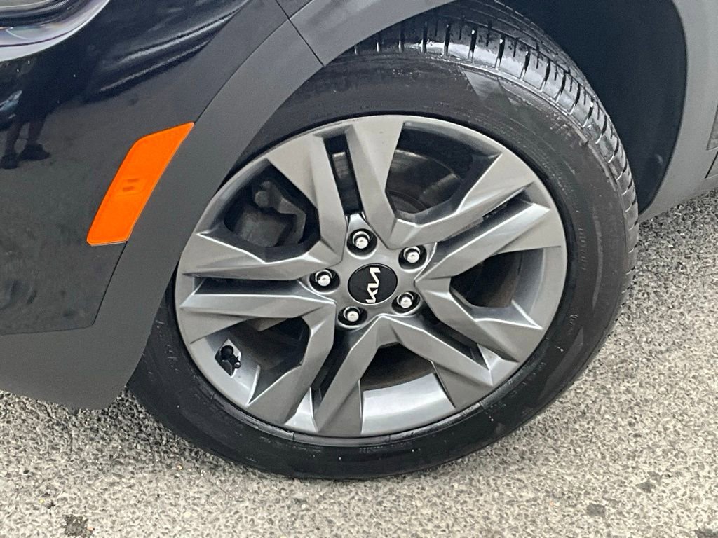 Used 2023 Kia Seltos S w/ Navigation Package image 2