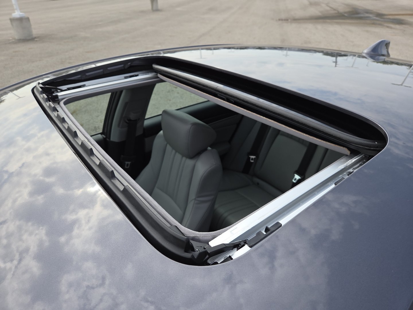 Used 2018 Honda Accord Touring image 3