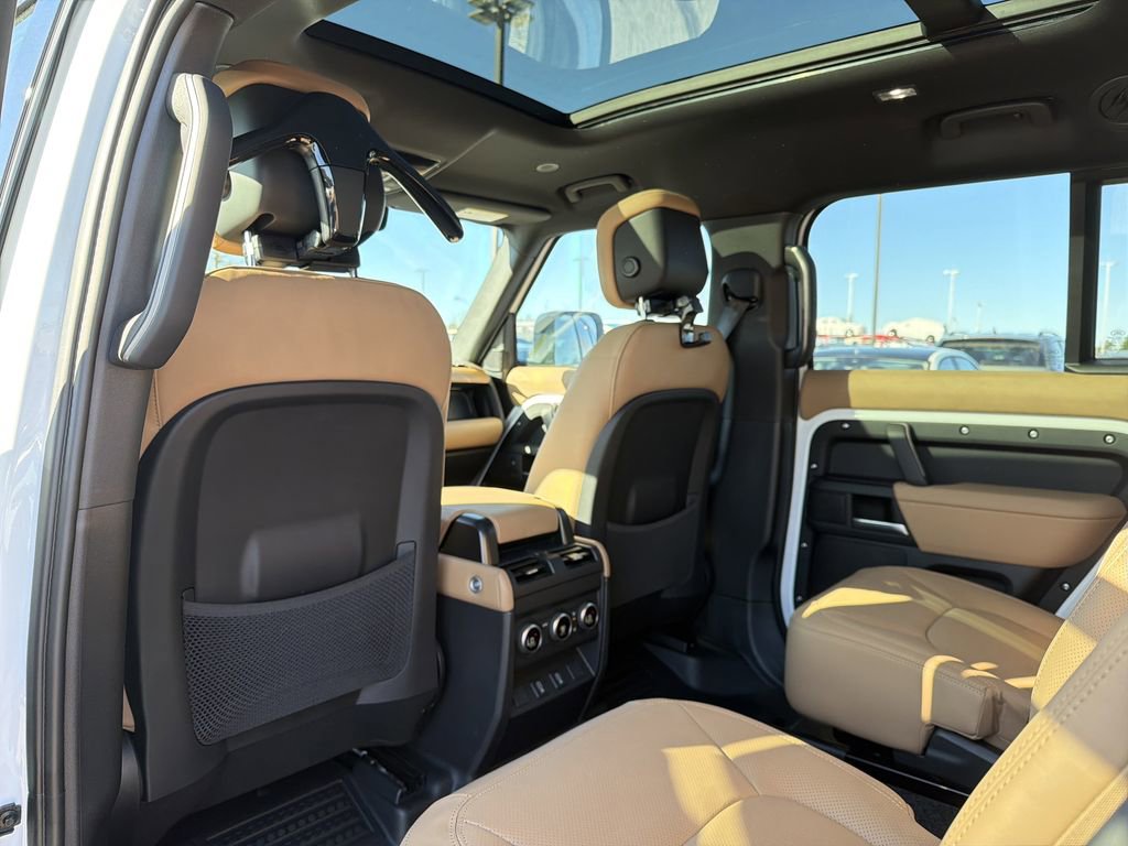 New 2026 Land Rover Defender 130 X-Dynamic SE image 12