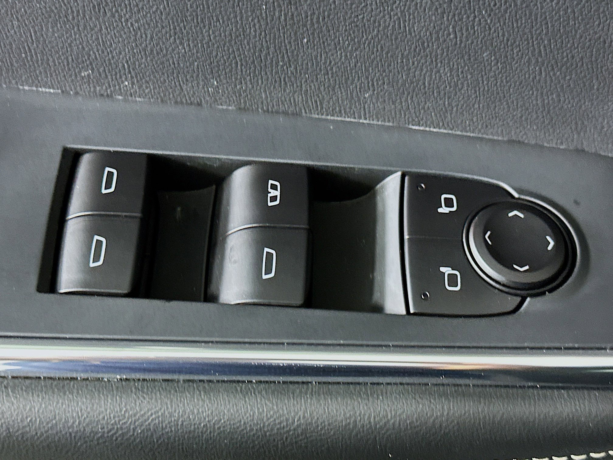 Used 2025 GMC Acadia Elevation image 15