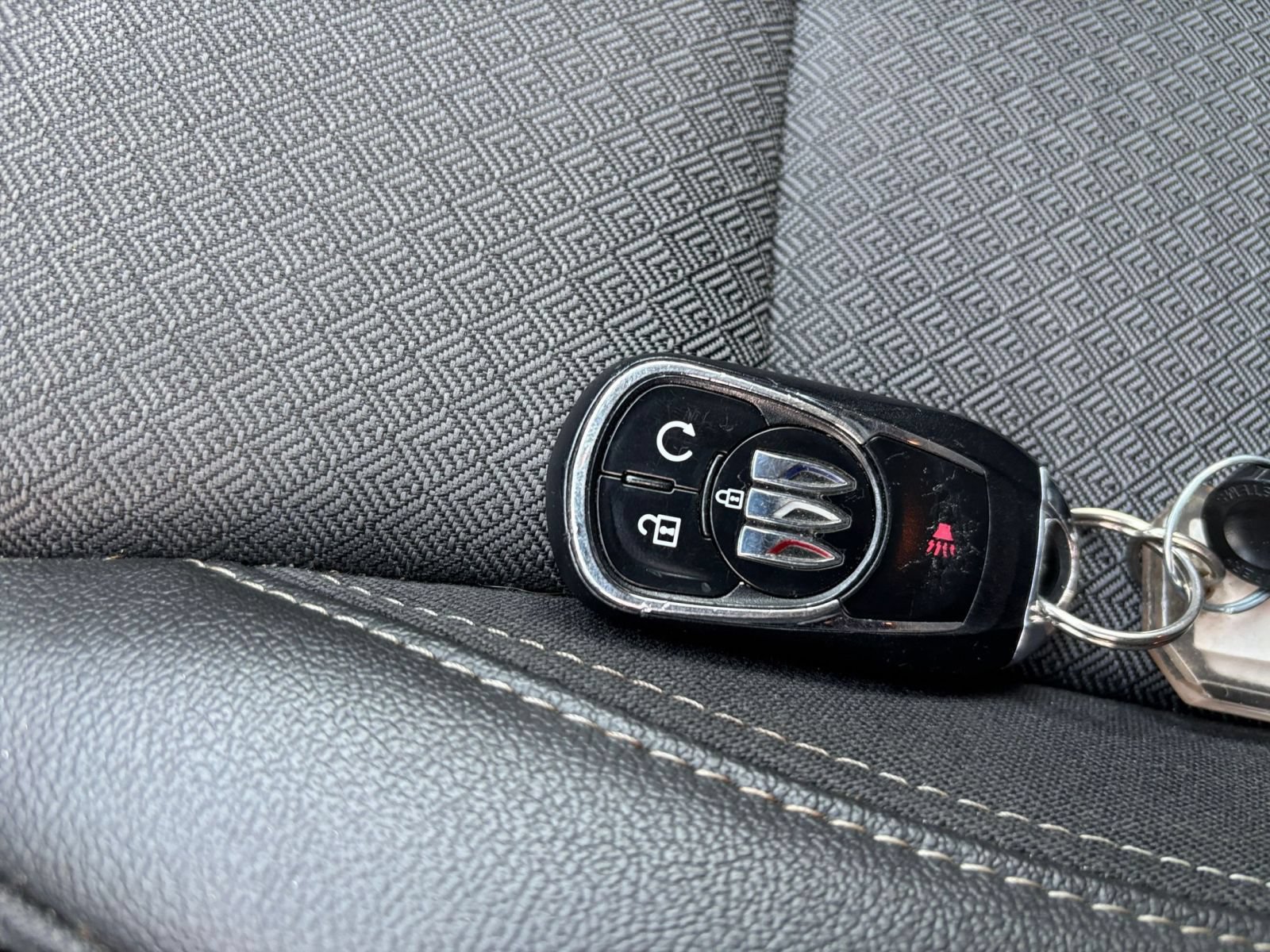 Used 2025 Buick Encore GX Preferred AWD/4WD image 23