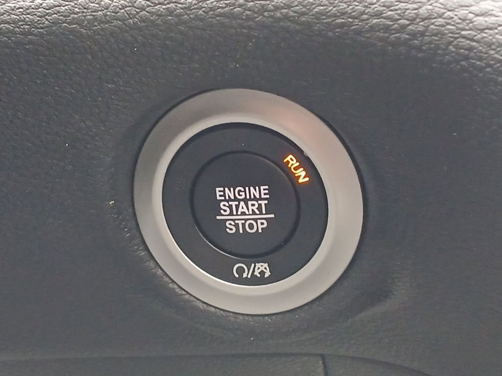 Used 2024 Chrysler Pacifica Premium image 20