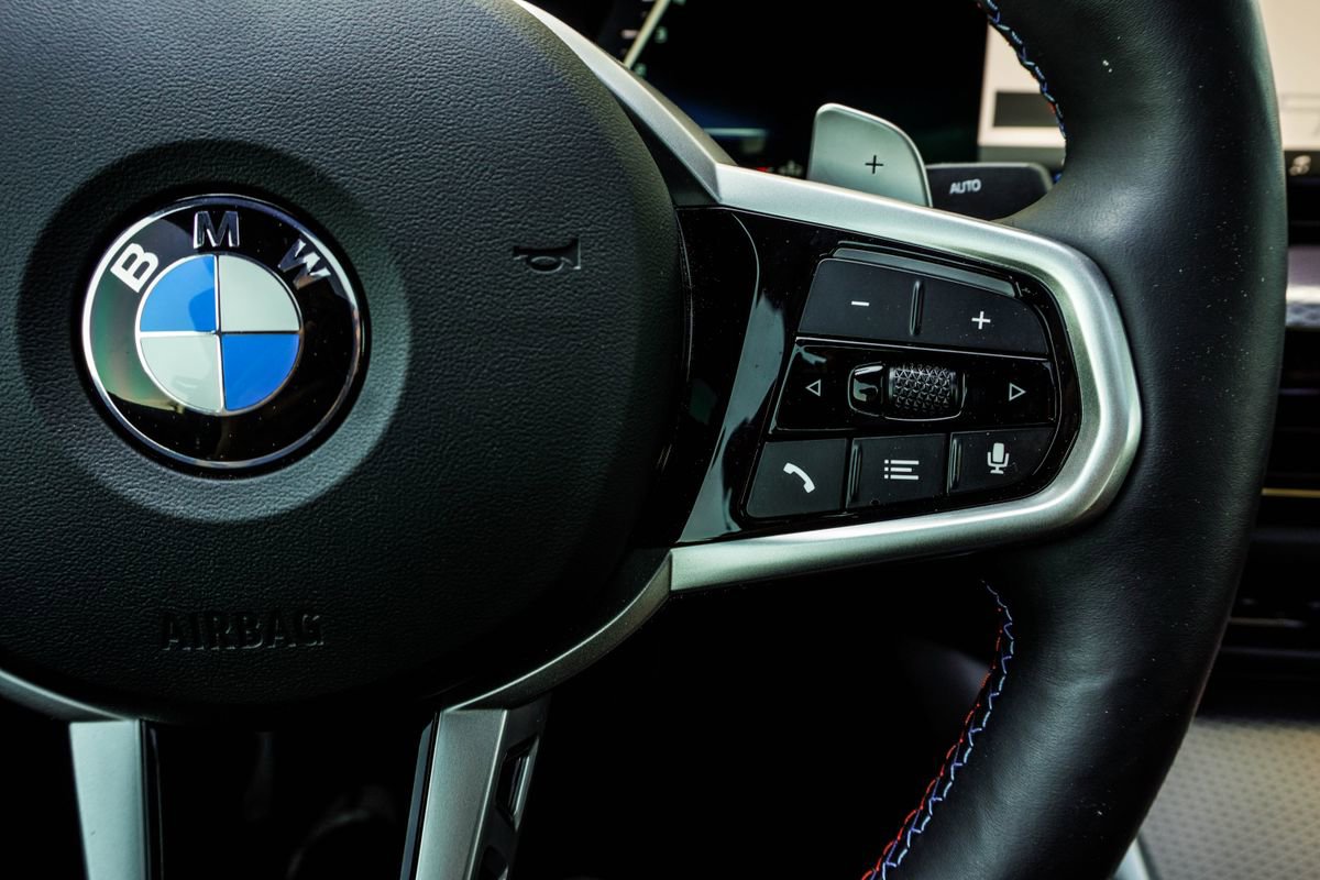 Used 2025 BMW M440i Coupe w/ Premium Package image 29