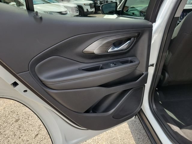 Used 2023 GMC Terrain SLE w/ Driver Convenience Package FWD image 11