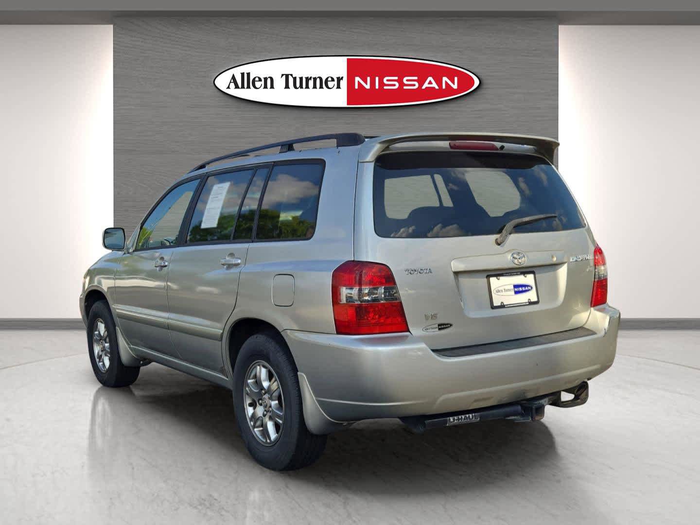 Used 2005 Toyota Highlander 2WD V6 w/ 3rd Row image 8