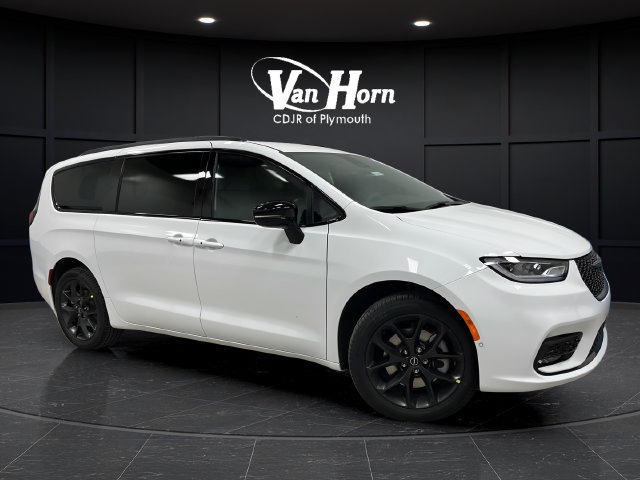 New 2026 Chrysler Pacifica Select