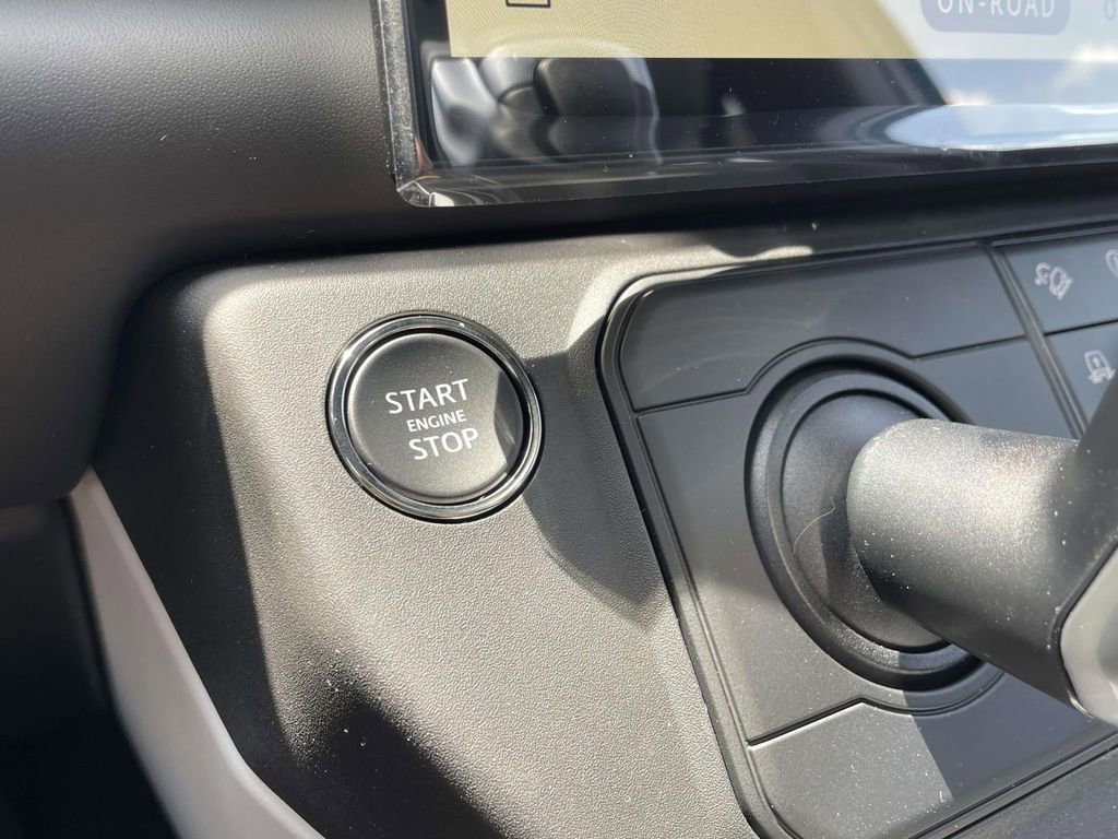 New 2026 Land Rover Defender 130 X-Dynamic SE AWD/4WD image 32